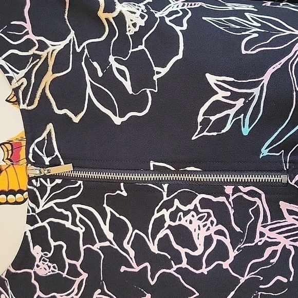 Apt 9 Bell Sleeved Top. Black With Iridescent Humming Birds Flowers. Size XS. - Picture 4 of 8